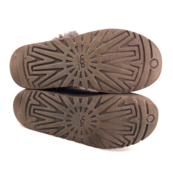 UGG Australia Bailey Button Triplet Sheepskin Winter Boots 8 - Picture 7 of 13